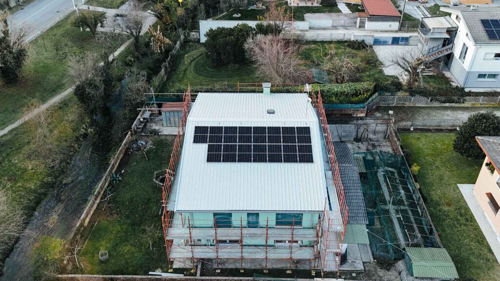  FotovoltaicoTettoNanocappotto Friuli-Venezia Giulia Cordenons, PN