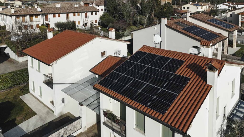  Fotovoltaico Veneto Pieve del Grappa, TV